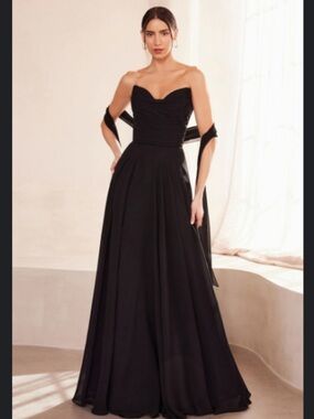 Black Strapless Evening Gown with Sweetheart Neckline